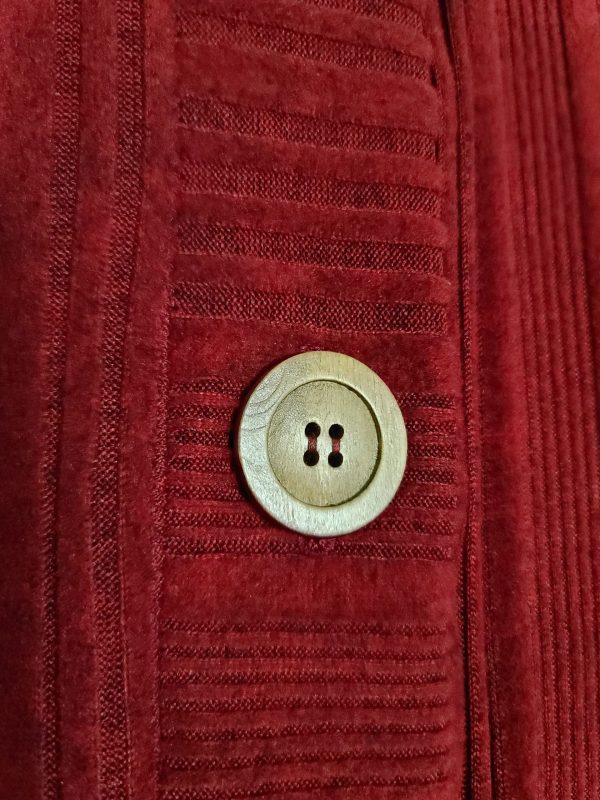 Sewing buttonholes on stretchy knit fabric using stabilizer for clean results