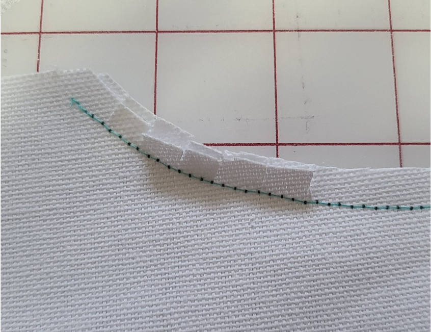 Clipping curves on fabric for sewing