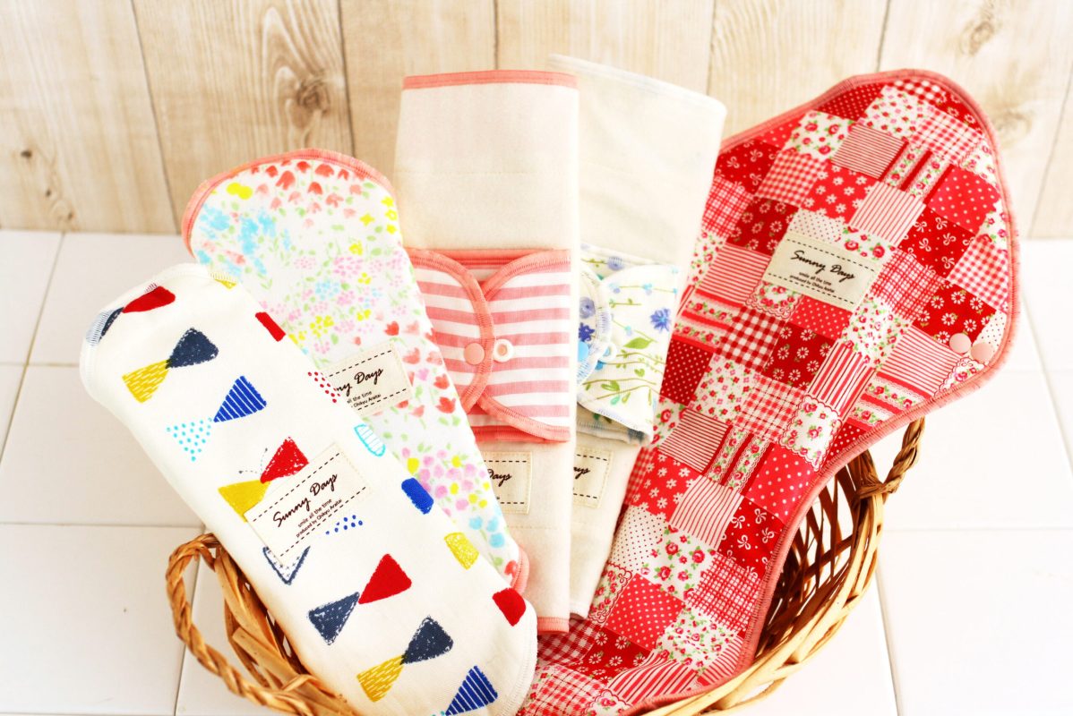 DIY cloth menstrual pad sewing pattern layout